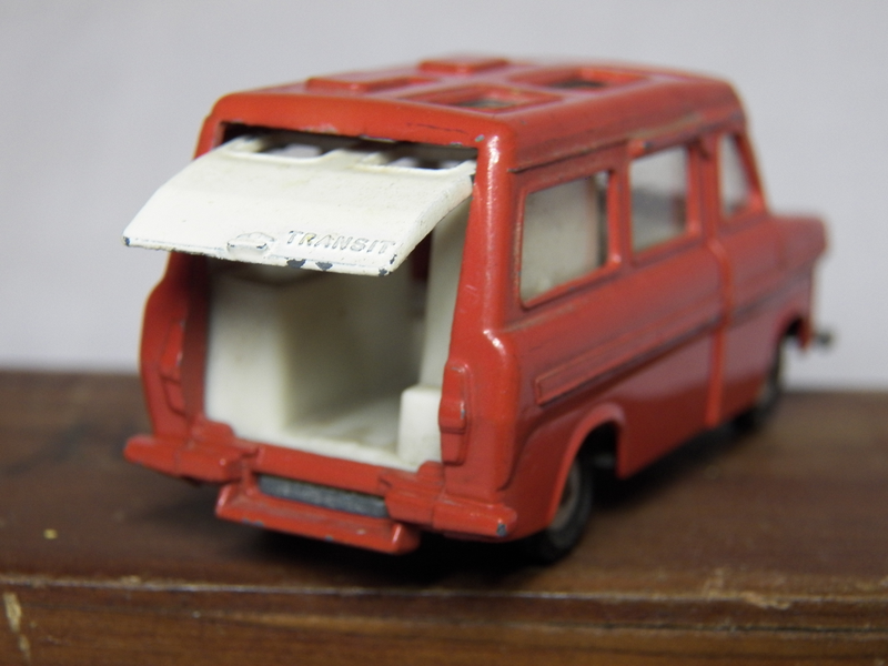 Lift gate semi-slides into the roof to stay up.